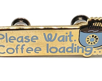 Pin de esmalte con forma de carga de café