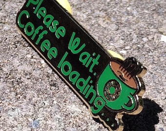 Pin esmaltado de carga de café verde