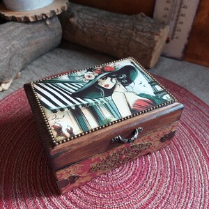 Portagioie vintage in legno. Scatola di legno. Scatola fatta a mano. Torre Eiffel. Bordeaux. Portagioie. Regalo per una ragazza. Parigi. Ragazza a Parigi. Vintage
