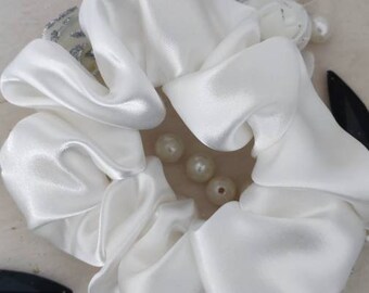 Chouchou Whitecrunchies - Etsy Canada