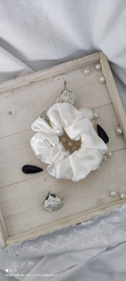 ChihiroBELLA✨Chouchou - Large / White Chouchou - Large / White – BELLA