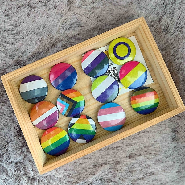 Boutons pour badge drapeaux de la fierté LGBTQ+ (25 mm/1 pouce) | Accessoires pour sacs à dos, sacs fourre-tout et tenues.