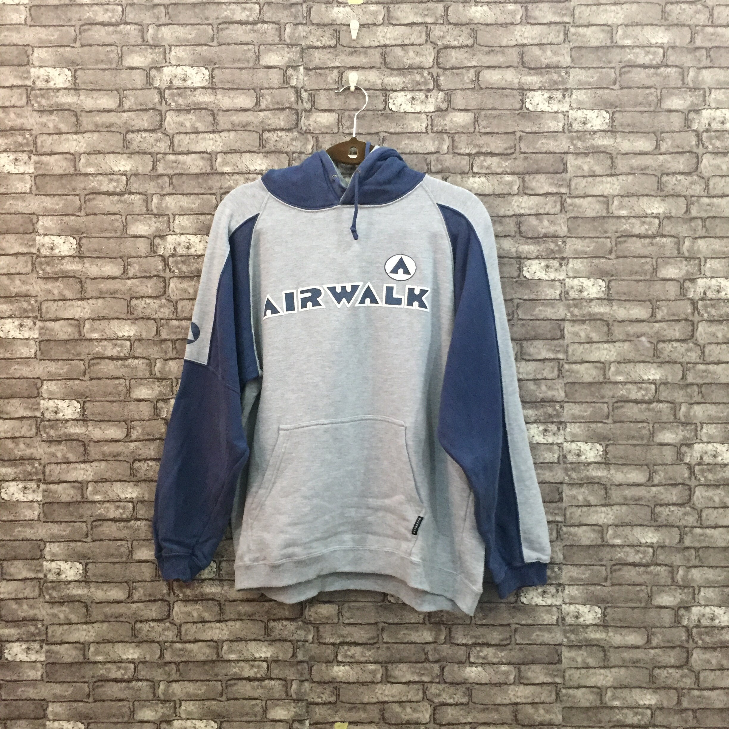 airwalk pullover