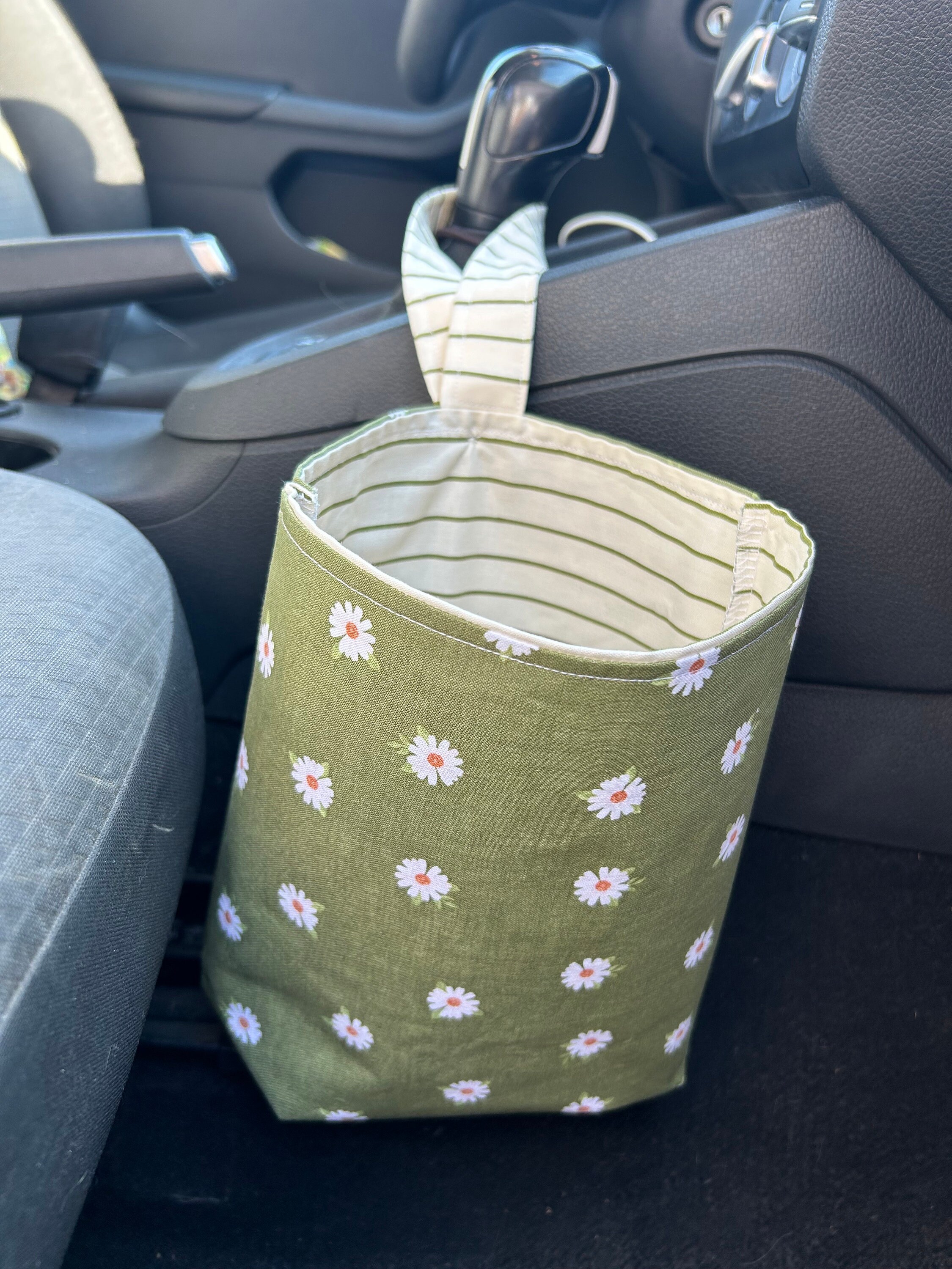 Daisy Car Trash Bag Vehicle Trash Caddy Car Garbage Bin Hangs Over Gear