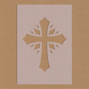 Decorazioni natalizie con stencil a croce. Realizzazione di cartoline artigianali festive