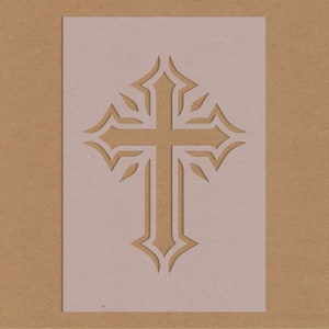 Decorazioni natalizie con stencil a croce. Realizzazione di cartoline artigianali festive