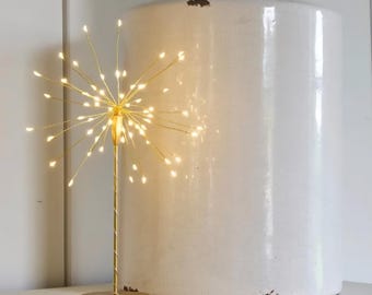 Złota lampa stołowa Starburst: świąteczna dekoracja zasilana bateriami