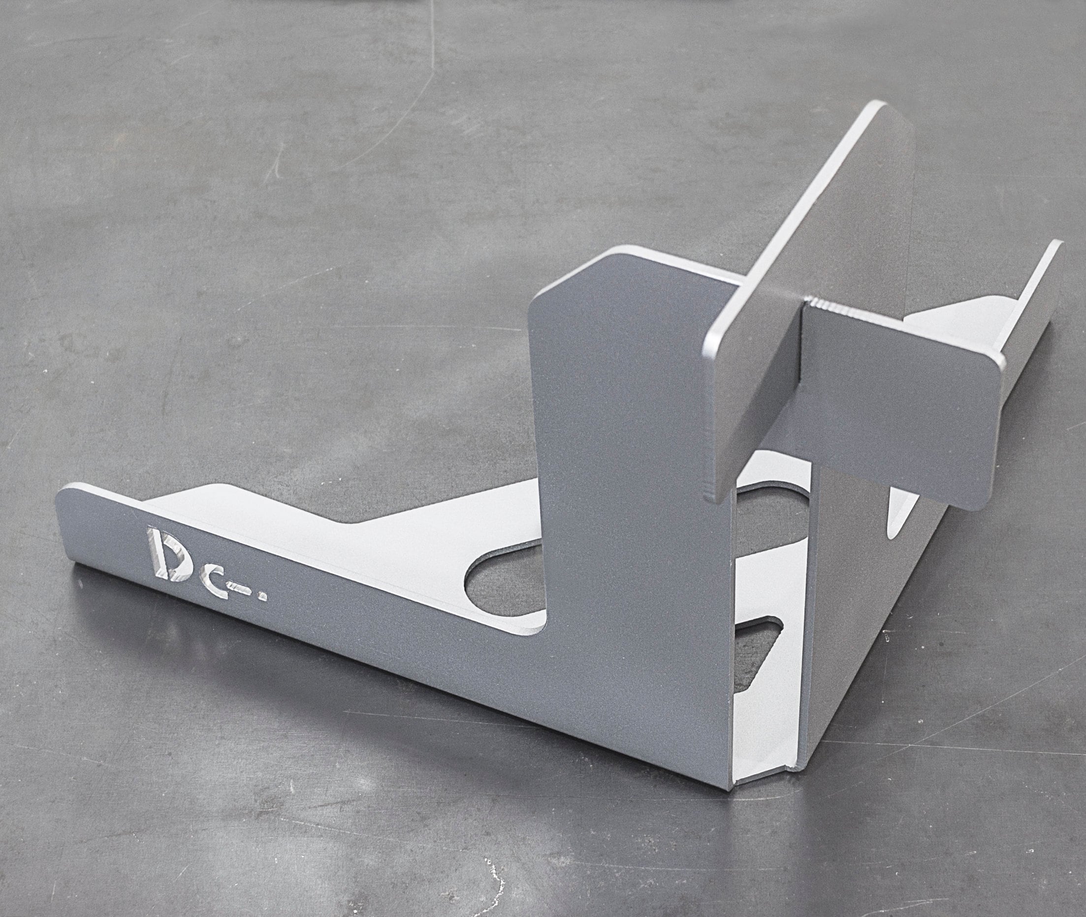 Welding corner clamps outlet