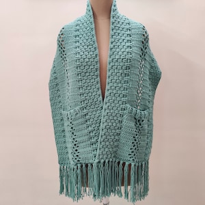 Patrón fácil de chal de bolsillo a crochet, abrigo o bufanda boho para mujer con bolsillos y flecos, chal con textura I Love de crochet DESCARGAR PDF DIGITAL