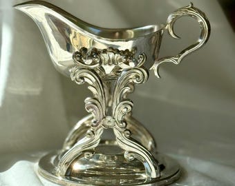 FBロジャース製 銀メッキ傾斜式グレイビーボート（保温スタンド付き）｜休日やディナーパーティーに最適な、ヴィンテージ・ビクトリアンスタイルのグレイビーボート食器