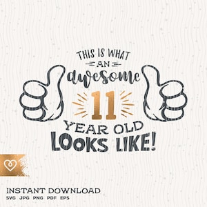 Puede incluir: Un diseño gráfico con dos pulgares hacia arriba y el texto "This is what an awesome 11 year old looks like!" en letras negras y doradas sobre un fondo blanco.