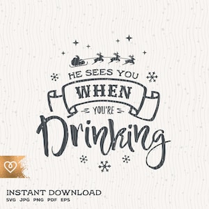 Hij ziet je als je drinkt Svg Funny Christmas Png Santa Sleigh Cut File voor Cricut Instant Download Xmas Drink Svg Santa Claus Herten