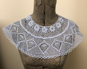 Cuello de ganchillo azul vintage