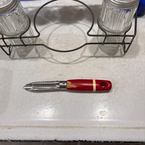 1950&#39;s Red Wooden Handled Peeler Corer