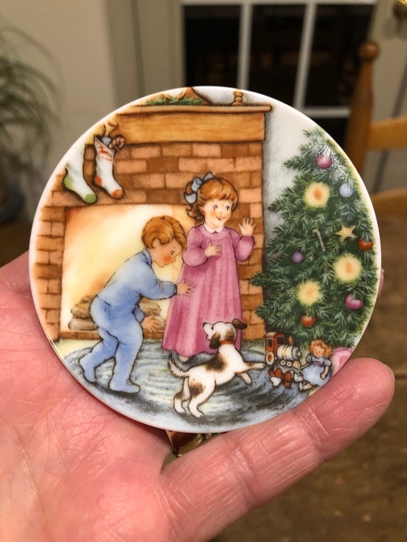 Hallmark Keepsake Ornament 1999 Child of Wonder Baby Jesus in Manger