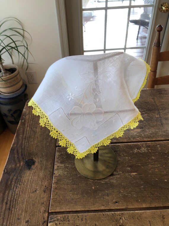 Vintage  Linen  Handkerchief with Crocheted Edging - image 4