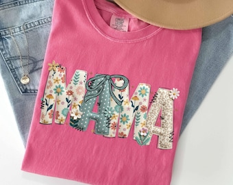 Comfort Colors® Blumen Mama T-Shirt, Faux Patchwork Blumen Coquette Bow Shirt, Muttertagsgeschenk, Trendy Mom Shirt, Damen Blumen Mama Shirt