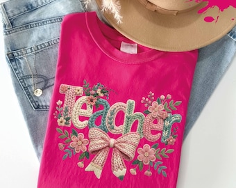 Comfort Colors® Lehrer Shirt, Kunstgarn häkeln Blumenmuster, Lehrer Blumen T-Shirt, Retro Coquette T-Shirt, Frühlingslehrer T-Shirt