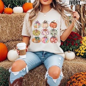 Comfort Colors® 秋の雰囲気Tシャツ、かわいいハロウィンシャツ、パンプキンTシャツ