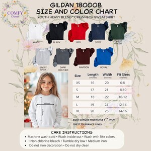 Peut inclure: Tableau des tailles et des couleurs pour sweat-shirts ras du cou pour jeunes, avec des couleurs comme le blanc, le noir, le rouge et le bleu marine. Le tableau comprend des mesures en pouces, de XS &agrave; XL, et des instructions d'entretien.