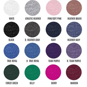 K&ouml;nnte beinhalten: Farbkarte mit 16 verschiedenen Strickstoff-Farben. Die Farben sind: Wei&szlig;, Athletik-Melange, Rosa/Zartes Rosa, Melange-Lila, Schwarz, D. Melange-Grau, Marineblau, Melange-Marineblau, K&ouml;nigsblau, H. K&ouml;nigsblau, Team-Lila, H. Team-Lila, Waldgr&uuml;n, Kelly, Beere und Weinrot.