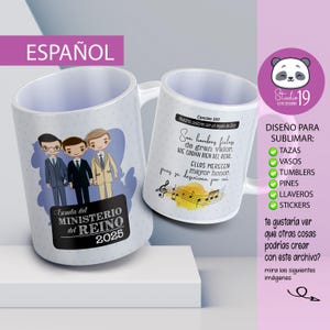 Könnte beinhalten: Zwei weiße Tassen mit einem Design zum Sublimieren. Eine Tasse zeigt eine Cartoon-Illustration von drei Männern mit dem Text "Escuela del Ministerio del Reino 2025". Die andere Tasse zeigt ein Notenblatt-Design mit dem Text "Son hombres fieles de gran valor. Que cuidan bien del rebaño. Ellos merecen mayor honor. Pues se degüisen por mi."