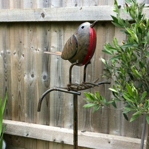 Robin on stick | metal tin british garden bird animal statue ornament figure