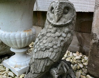 Statue de chouette effraie des clochers en pierre calcaire reconstituée | ornement de jardin en béton oiseau vintage