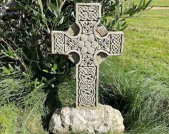 Statue croix celtique | Décoration de jardin extérieur en béton britannique en pierre reconstituée