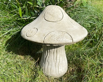 Toadstool statue | mushroom stone outdoor decoration concrete garden ornament