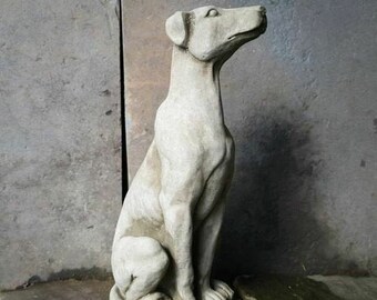 Statua di pietra del cane del cucciolo seduto / decorazione dell'ornamento esterno del giardino del cucciolo dell'animale