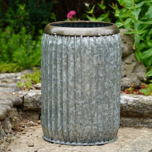 Dolly Wanne Pflanzgefäß, verzinkter Vintage Blumentopf, gerippter Metallgarten-Pflanzer, Bauernhaus-rustikale Wanne, großer Outdoor-Pflanzer, Vintage-Dekor
