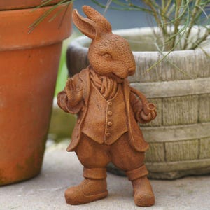 Statue sculpture de jardin en fonte lapin Peter | Potier extérieur saule à vent