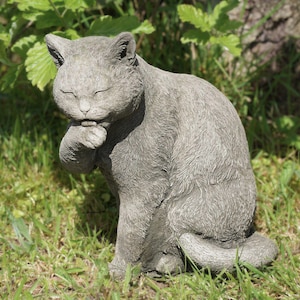 Preening cat statue | reconstituted stone animal concrete outdoor kitten garden ornament decor