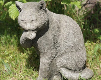 Statua di gatto che si liscia le piume / decorazione ornamentale da giardino per esterni in pietra ricostituita, animale, cemento