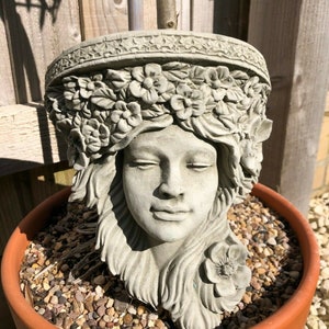 Reconstituted stone art nouveau hanging lady shelf statue | garden ornament