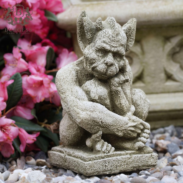 Estátua de pedra de gárgula descansando | Decoração de jardim com sprite de gremlin para áreas externas