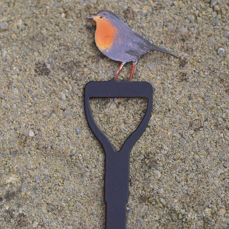 mini-robin-on-fork-metal-garden-stake-outdoor-bird-sculpture-rustic