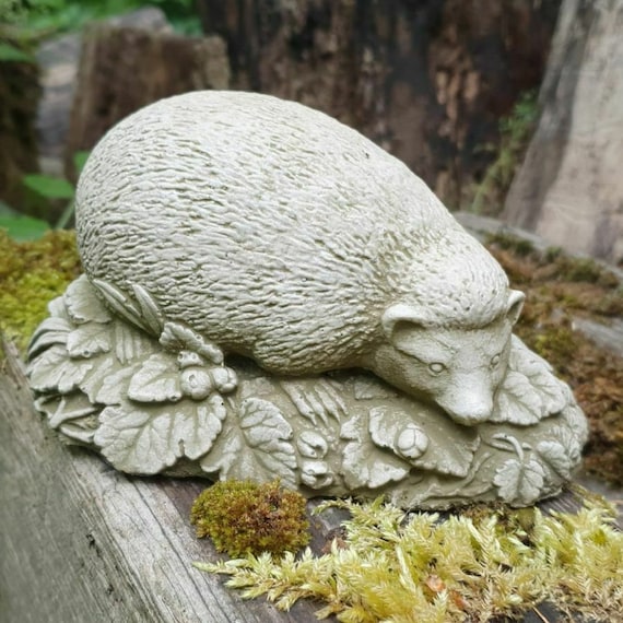 Statue en pierre de hérisson jardin extérieur animal reconstitué sculpture  ornement -  France