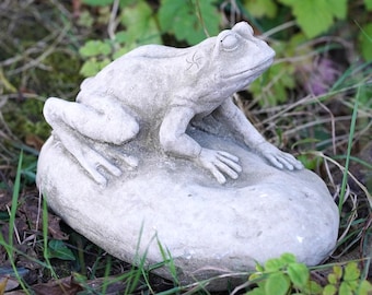 Rana su roccia, statua in pietra, ornamento da giardino per esterni, rospo, rane britanniche, scultura