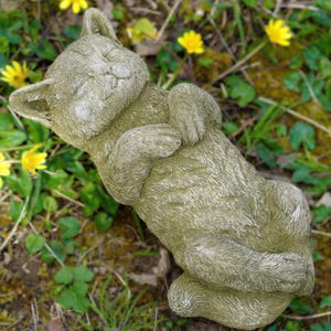 Aalende Katze Steinstatue Tier Kätzchen britisches Haustier im Freien Gartenverzierungsdekor