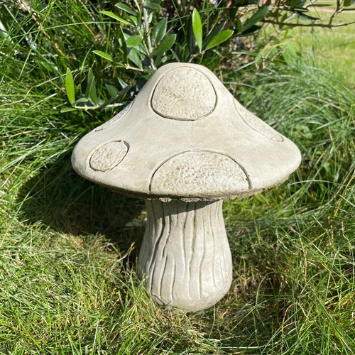 Toadstool statue | mushroom stone outdoor decoration concrete garden ornament