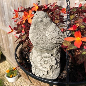 Robin on perch statue | reconstituted stone animal bird concrete garden ornament
