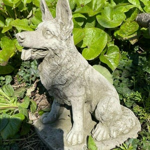 Sitting alsatian stone statue | german shepherd animal garden outdoor ornament
