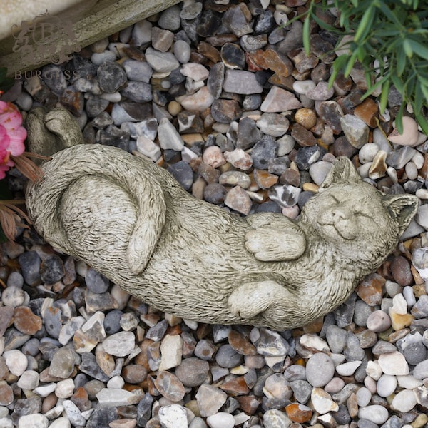 Laying cat statue | stone animal concrete garden outdoor ornament sculpture pet