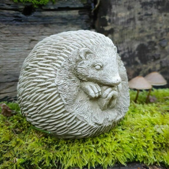 Large Hedgehog Statue forest Animal Sculpture wildlife Garden Decor figurine  Yard Outdoor Lawn Ornament Lifelike decorative Statuette 