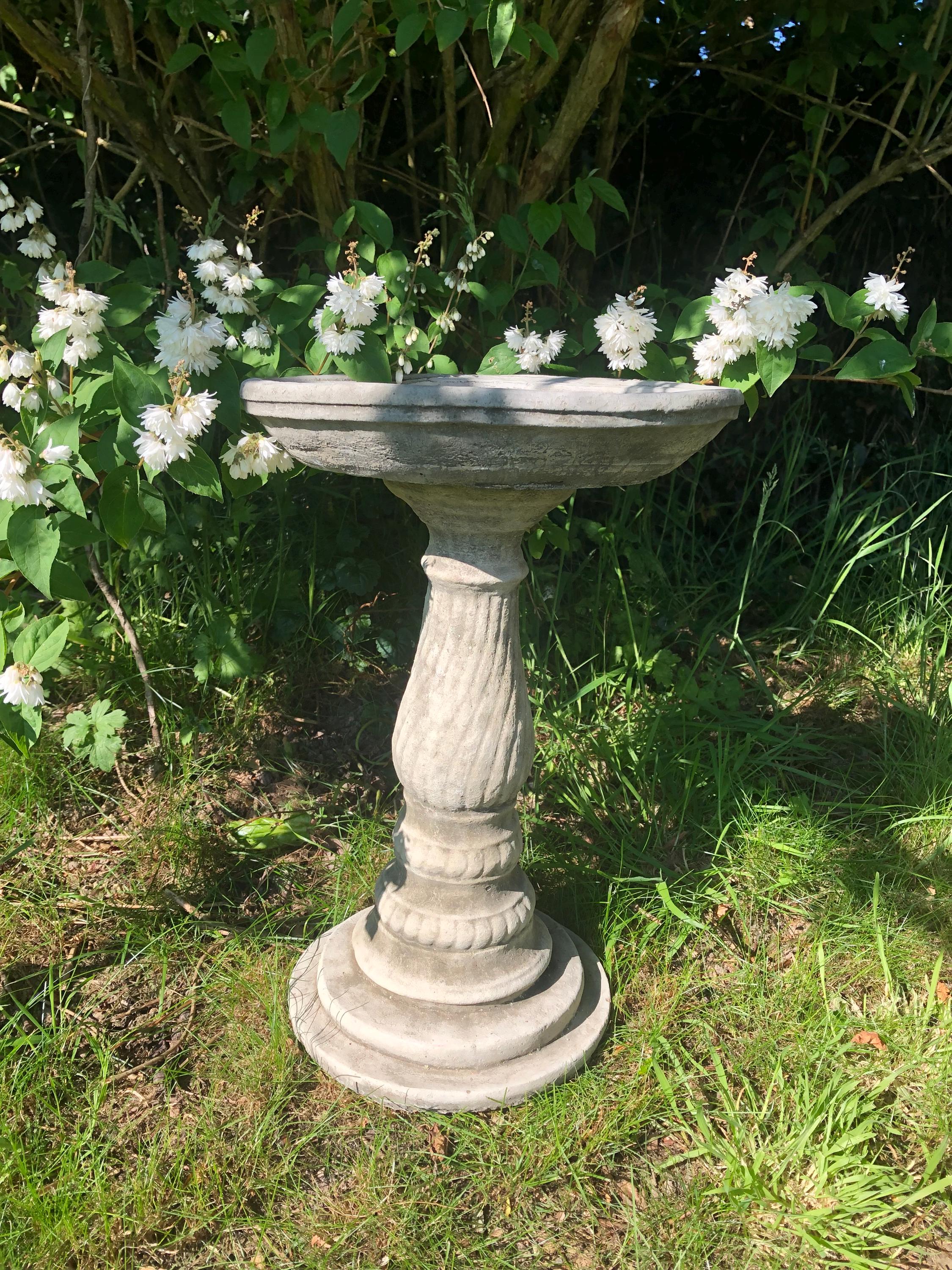 Bain D'oiseaux Torsadé En Pierre Reconstituée - Décoration De Jardin Vintage, 48 Cm, Résistant Au Gel