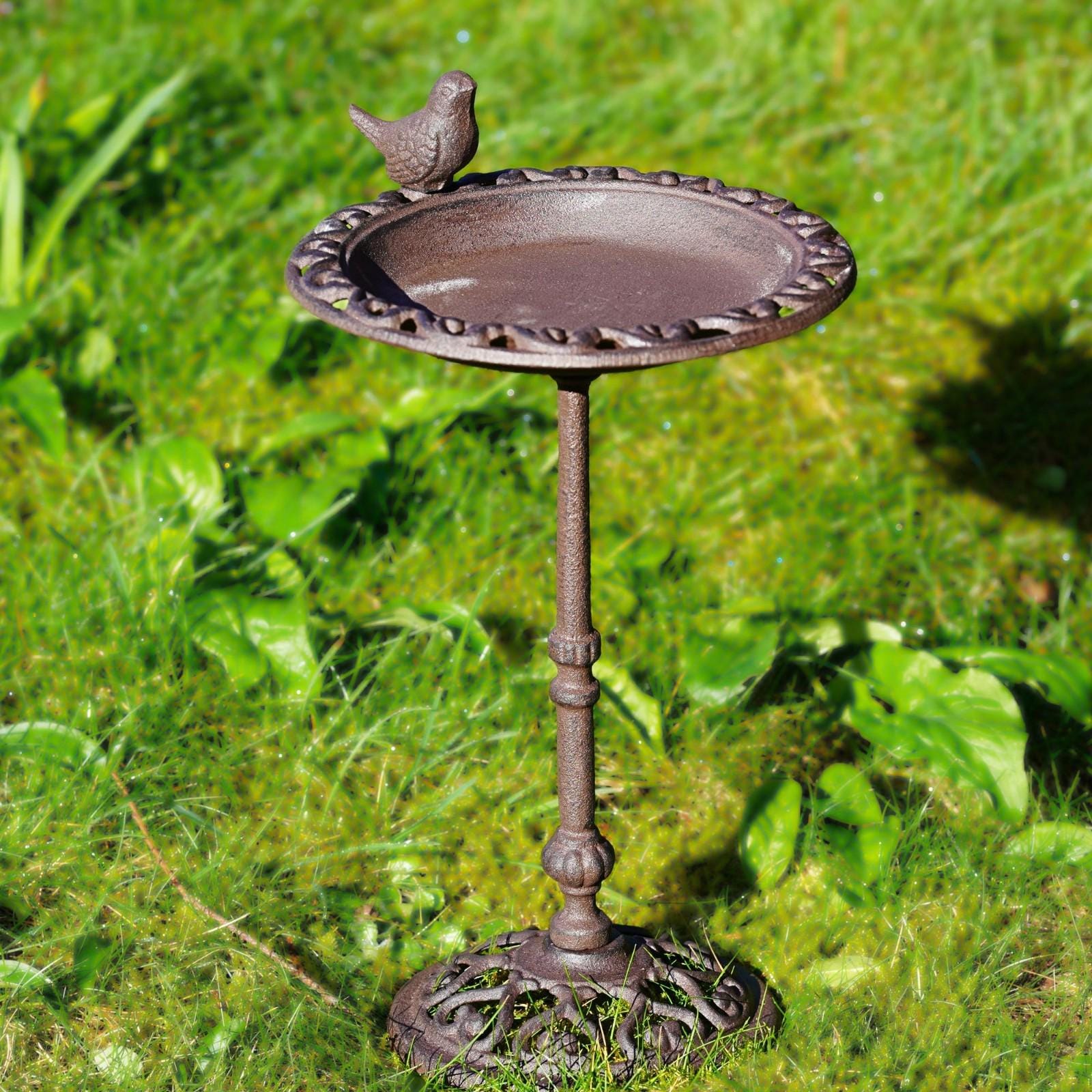 Wrought Iron Bird Bath: Elegant Garden Decor Ideas That Impress