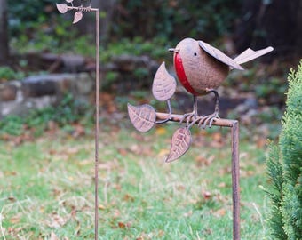 1.2m Robin on Stake Metal Garden Ornament Sculpture Outdoor Robins Statue Decoration | British Bird Watcher Gardening Large Gift