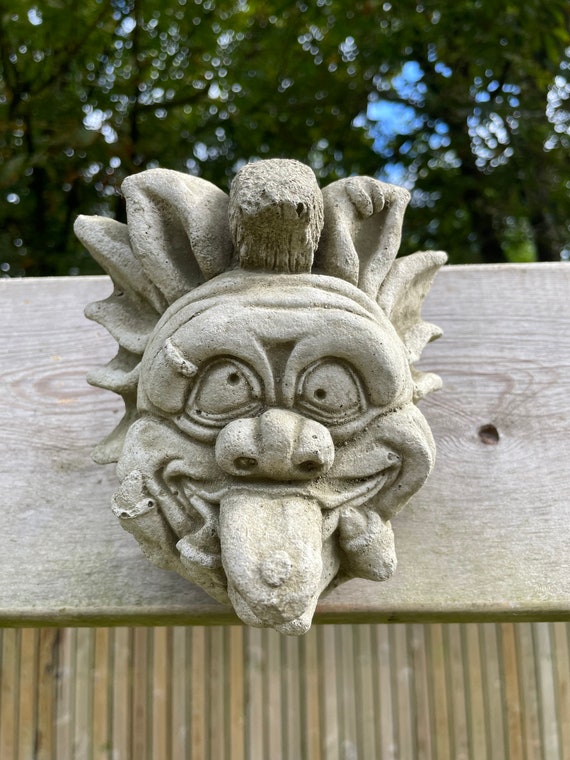 Outdoor Statues wall hanging gargoyle mythical outdoor decor garden